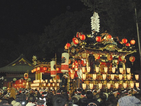 201203-159 秩父夜祭・神社境内.jpg