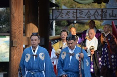 250203-47c お練り・仁王門.jpg